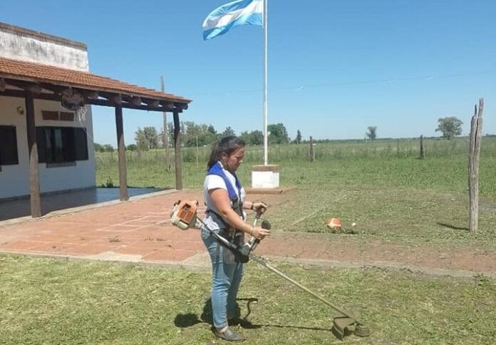 docente-rural-corta-pasto