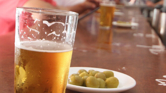 cerveza-mostrador-bar_1153695048_70755388_667x375