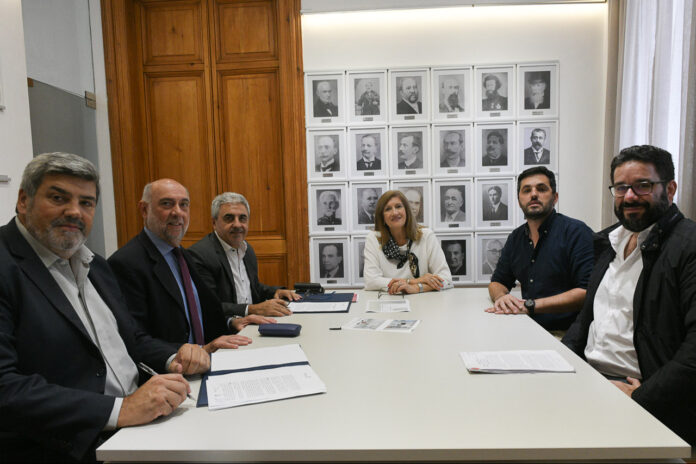 17565667b2214942b047ae3de7588461